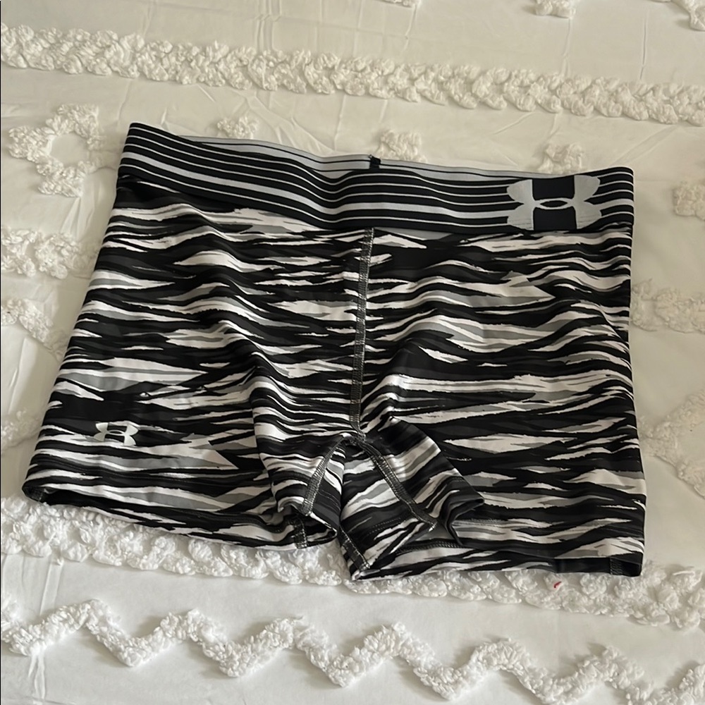 Women’s Under Armour Black and Gray Striped Shorts size small